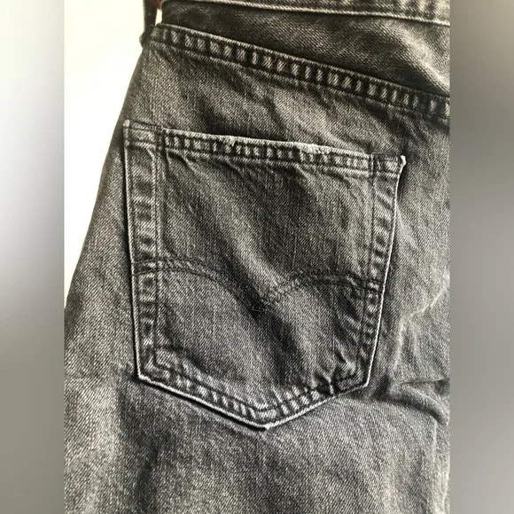 Men’s Levi jean shorts - Picture 5 of 6